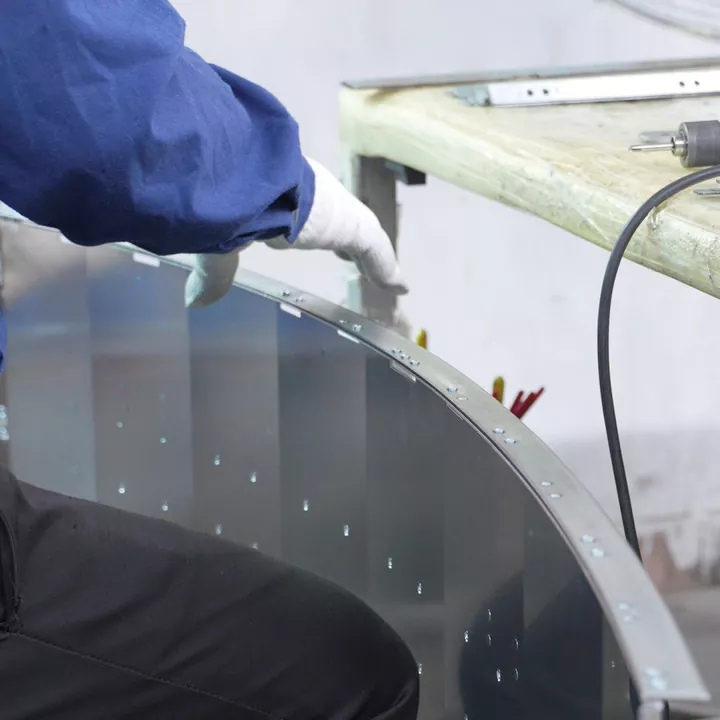 Præcision buet metalplade